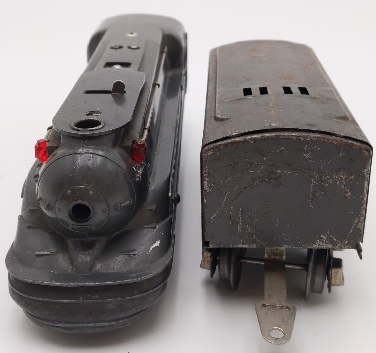 Lionel 1668E Vintage O 2-6-2 Gunmetal Streamline Steam Locomotive & Tender VG