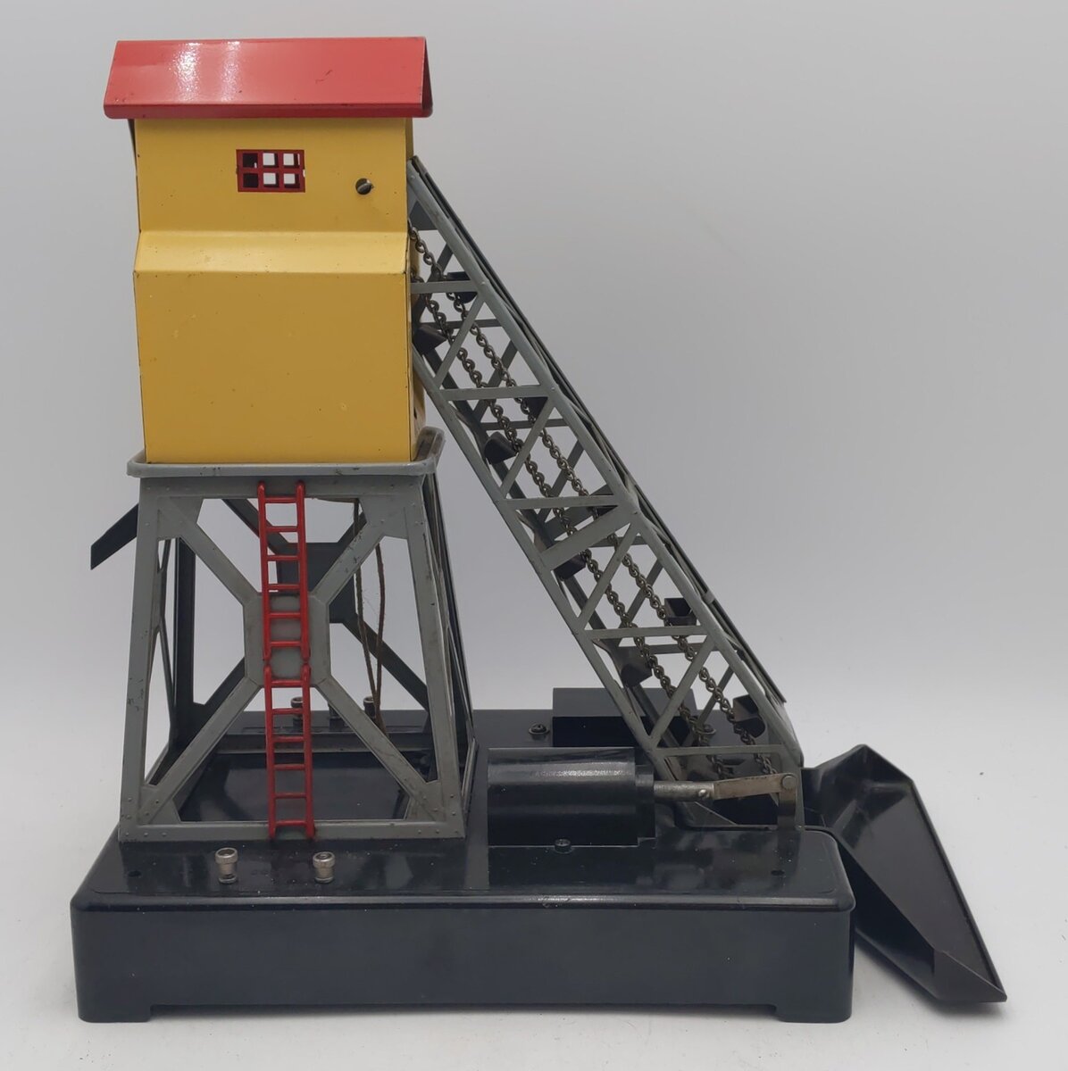 Lionel 97 Vintage O Operating Coal Elevator Loader EX
