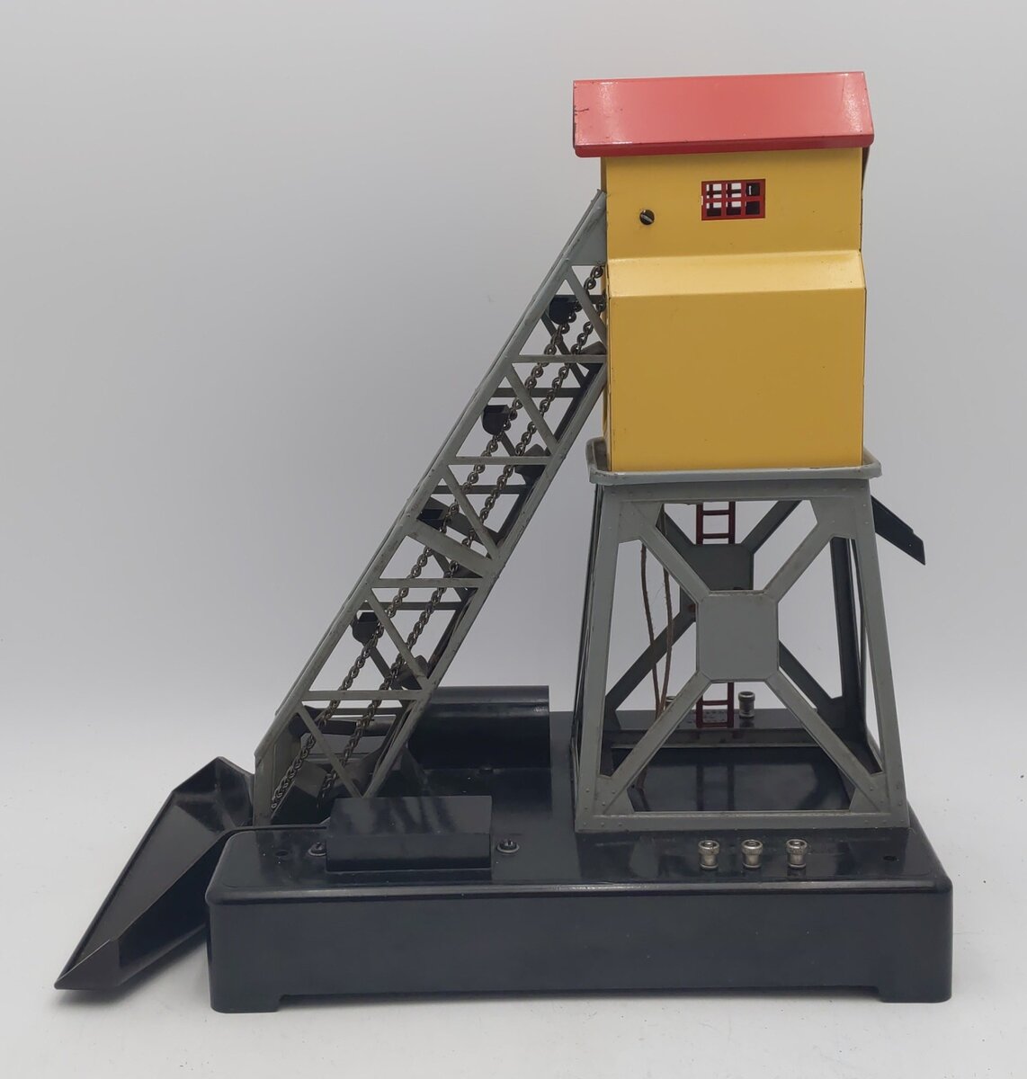 Lionel 97 Vintage O Operating Coal Elevator Loader EX