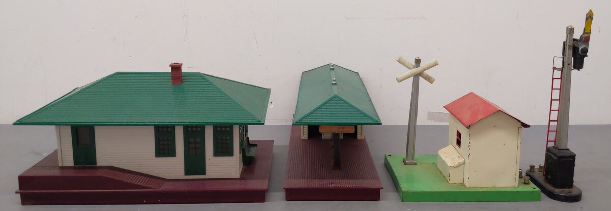 Lionel Vintage O Illuminated/Operational Stations & Signals #151/45N/132/256 (4) VG
