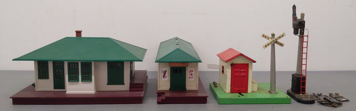 Lionel Vintage O Illuminated/Operational Stations & Signals #151/45N/132/256 (4) VG