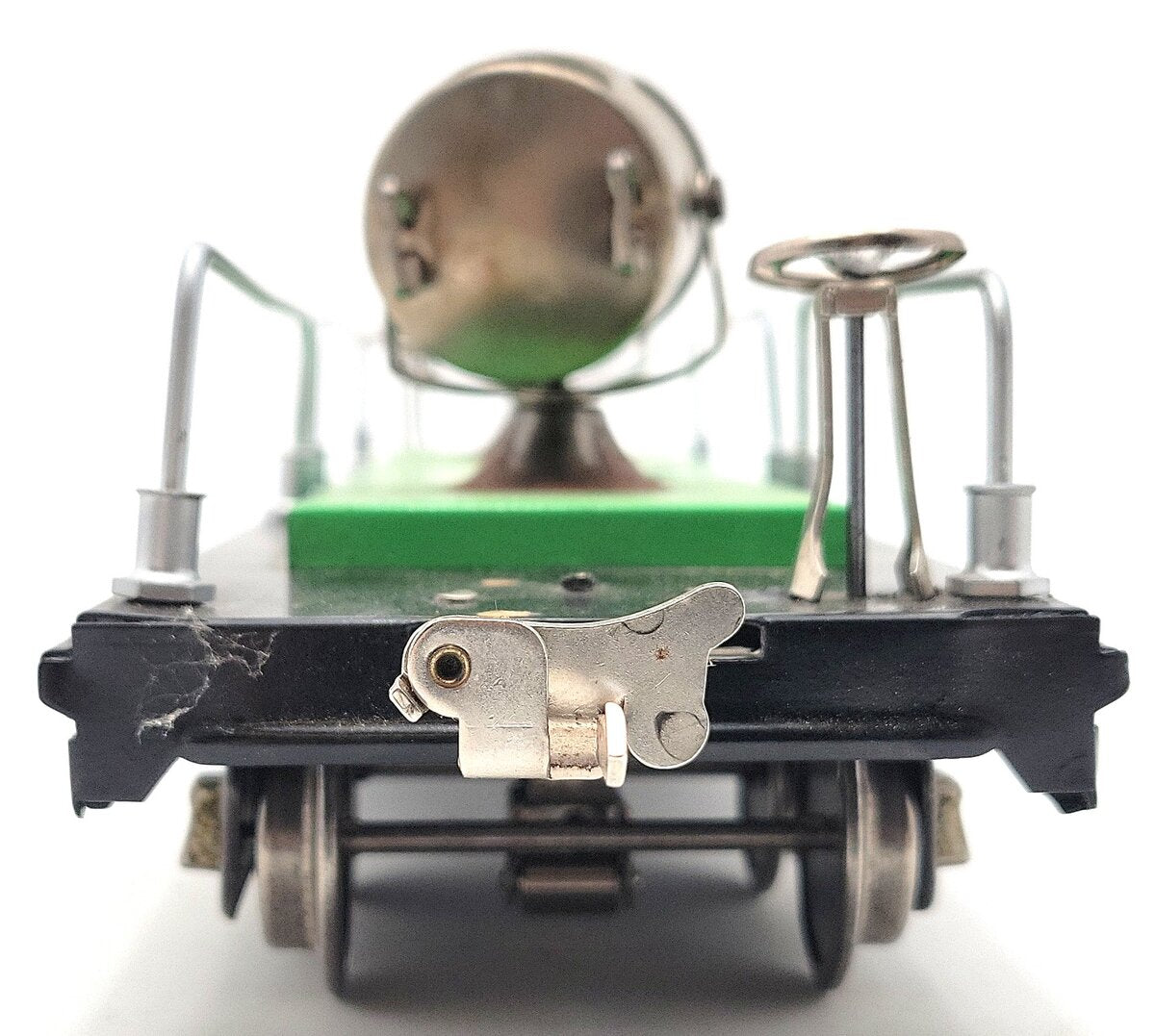 Lionel 220 Vintage Standard Gauge Green Searchlight Car with Nickel Trim VG