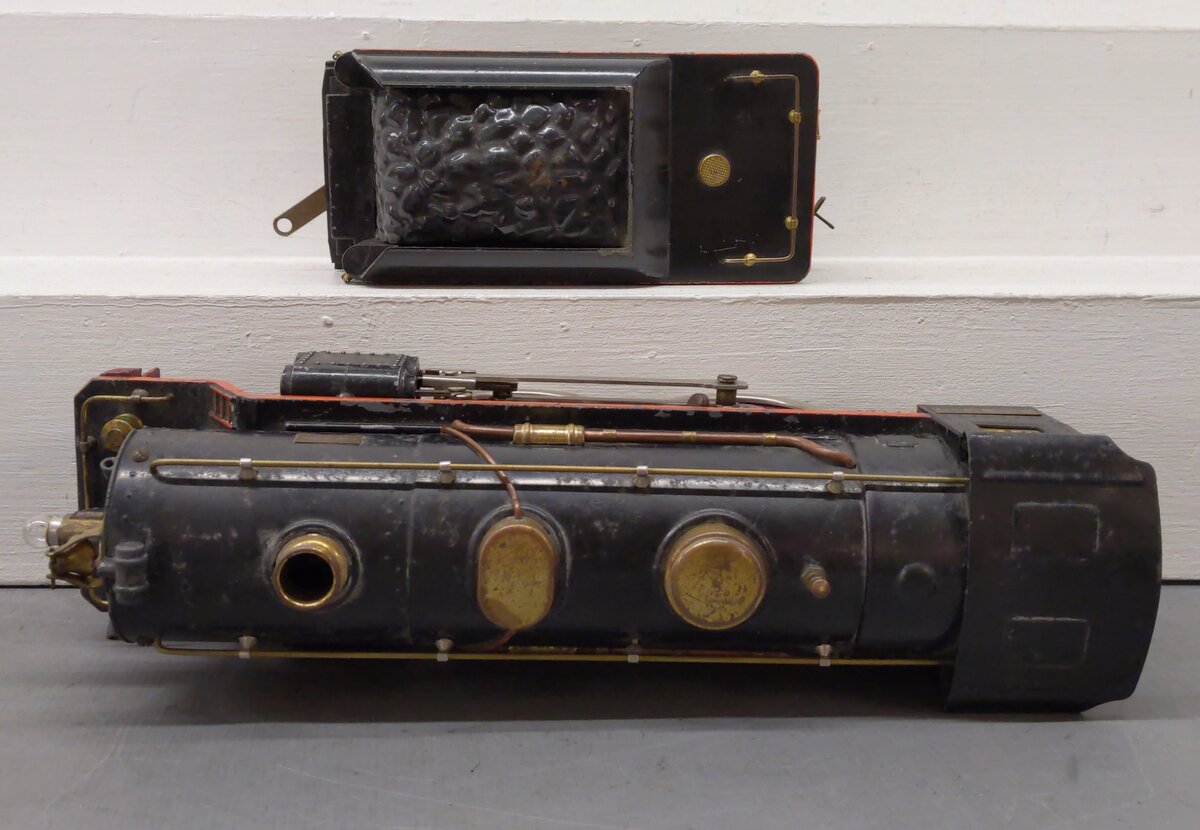 Lionel 390 Vintage Standard Gauge 2-4-2 Steam Locomotive with Tender VG