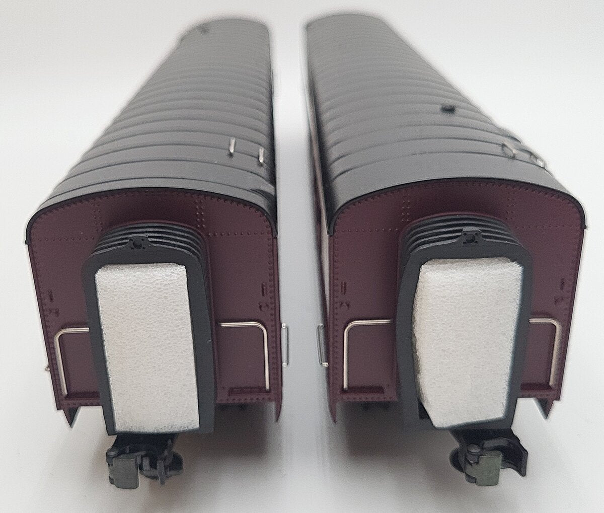 MTH 30-6731 O CP 60' Streamlined ABS Sleeper/Diner Passenger Car Set (Set of 2) LN/Box