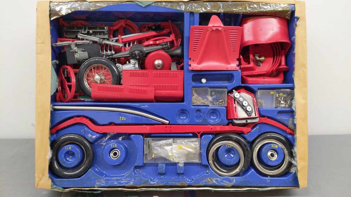 Pocher K/71 1/8 Scale Alfa Romeo 8C 2300 Monza 1931 Extremely Detailed Model Kit EX