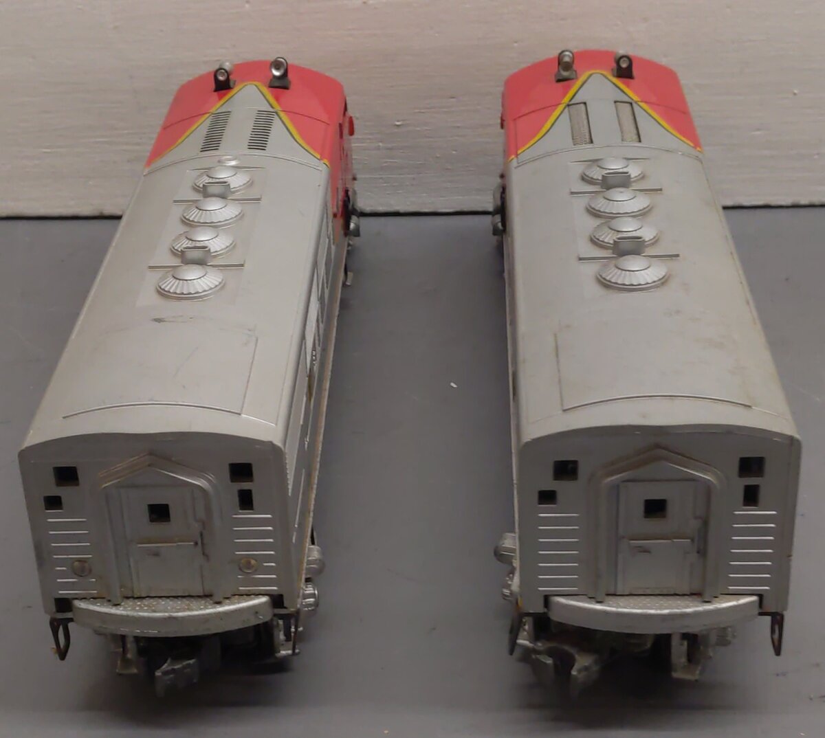 Lionel 2353 Vintage O Santa Fe F-3 AA Diesel Locomotive Set #2353 VG/Box