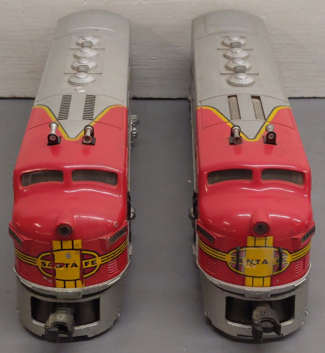 Lionel 2353 Vintage O Santa Fe F-3 AA Diesel Locomotive Set #2353 VG/Box