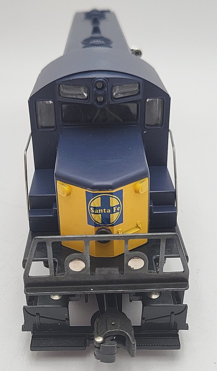 Lionel 6-8352 O Gauge Santa Fe GP-20 Powered Diesel Locomotive #8352 VG/Box
