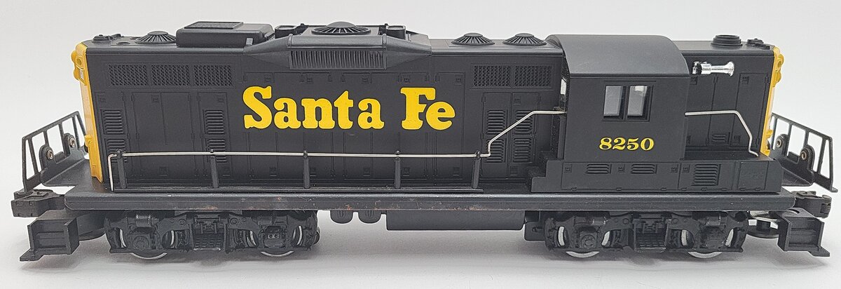 Lionel 6-8250 O Gauge Santa Fe GP9 Powered Diesel Engine #8250 VG/Box