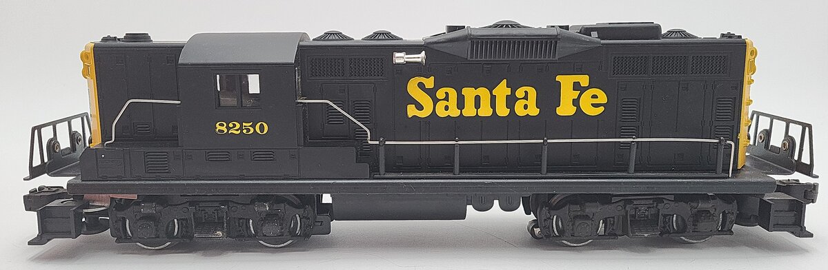 Lionel 6-8250 O Gauge Santa Fe GP9 Powered Diesel Engine #8250 VG/Box