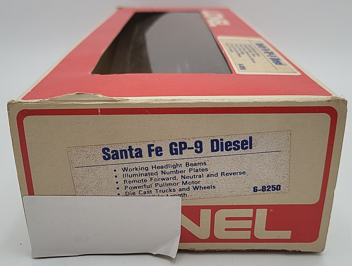 Lionel 6-8250 O Gauge Santa Fe GP9 Powered Diesel Engine #8250 VG/Box