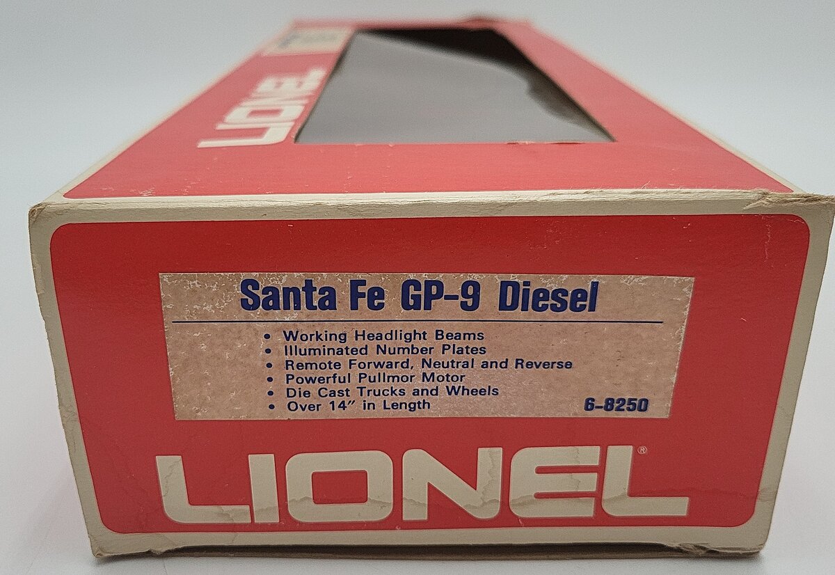 Lionel 6-8250 O Gauge Santa Fe GP9 Powered Diesel Engine #8250 VG/Box