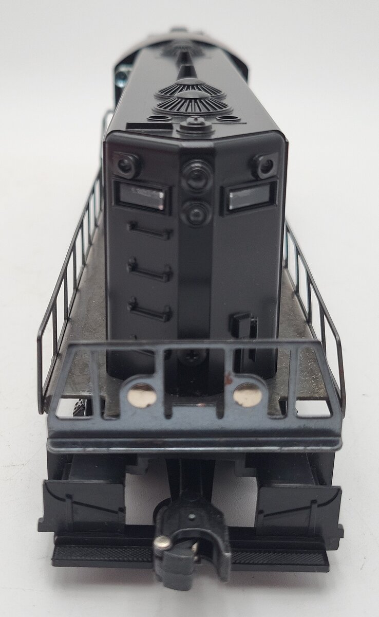 Lionel 6-8576 O Gauge Penn Central GP-7 Diesel Locomotive EX/Box