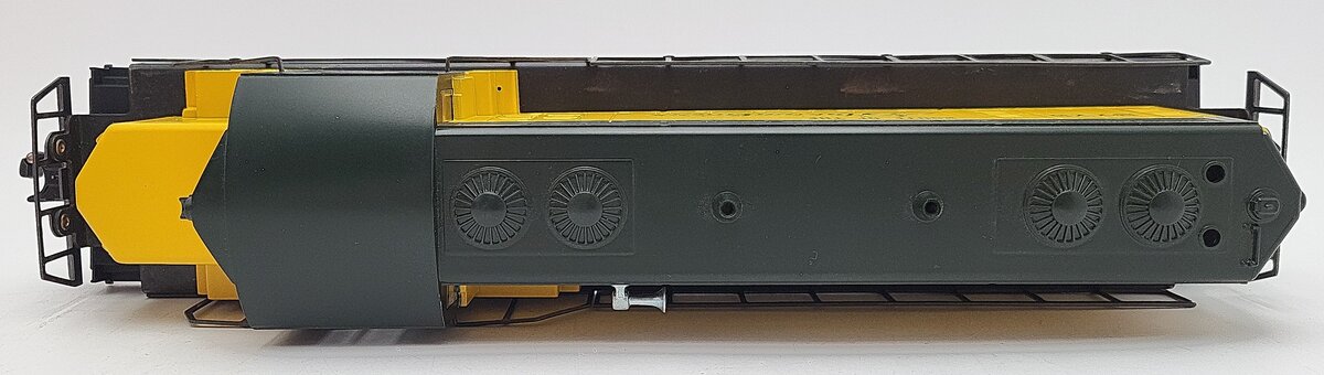 Lionel 6-8779 O Gauge Chicago and Northwestern GP-20 Dummy Diesel Locomotive VG/Box
