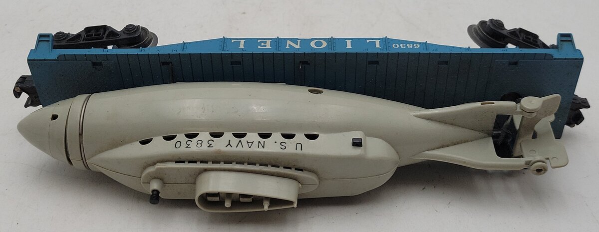 Lionel 6830 Vintage O Flatcar w/ Non Operating Submarine VG