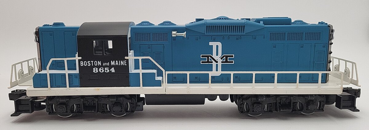 Lionel 6-8654 O Gauge Boston & Maine GP-9 Powered Diesel Locomotive #8654 EX/Box
