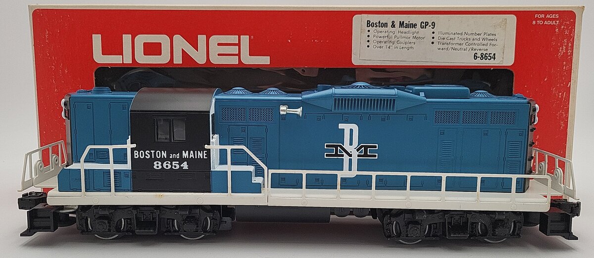 Lionel 6-8654 O Gauge Boston & Maine GP-9 Powered Diesel Locomotive #8654 EX/Box