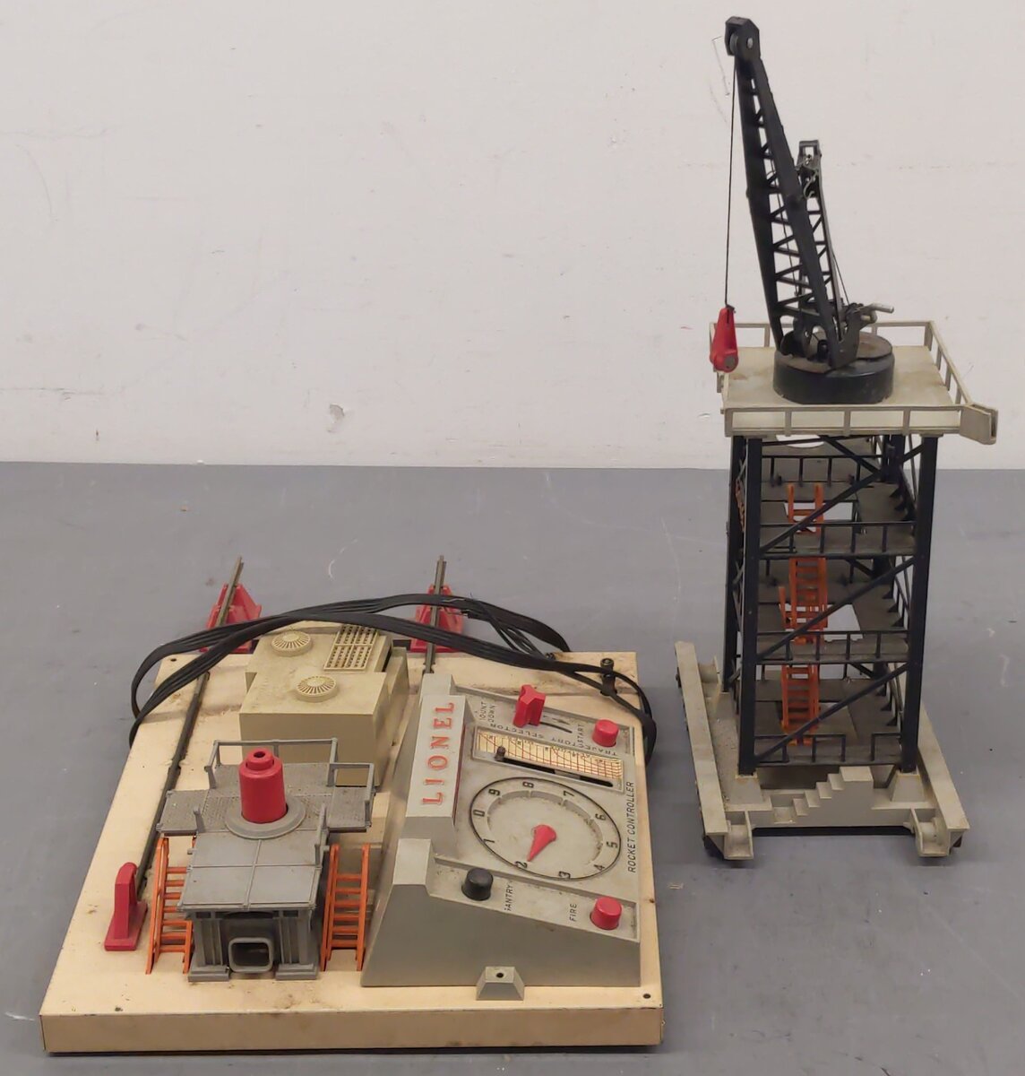 Lionel 175 Vintage O Operating Rocket Launcher Platform