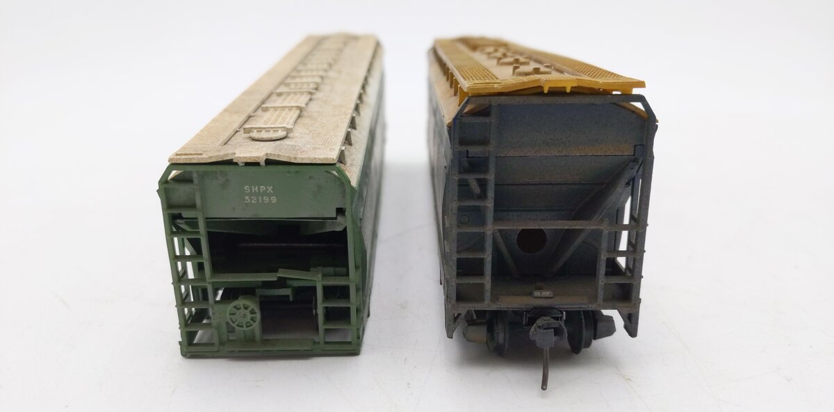 Generic HO Scale SHPX & ACFX Covered 4 Bay Hoppers #52199 #62004 Weathered