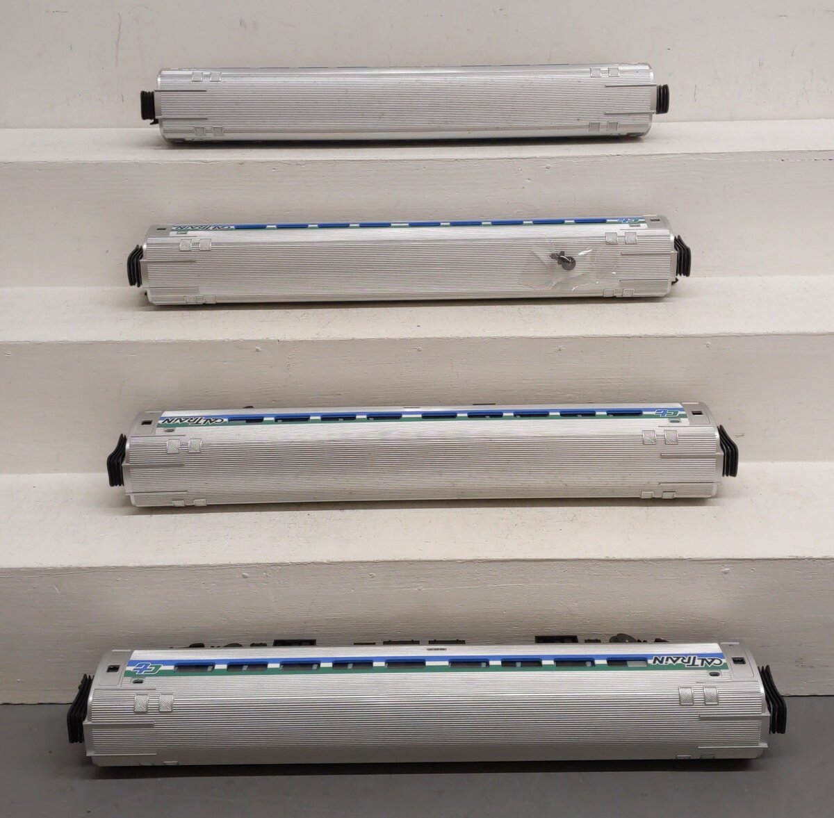 MTH 20-6521 O Gauge Cal Train Amfleet Passenger Car Set (Set of 4) VG