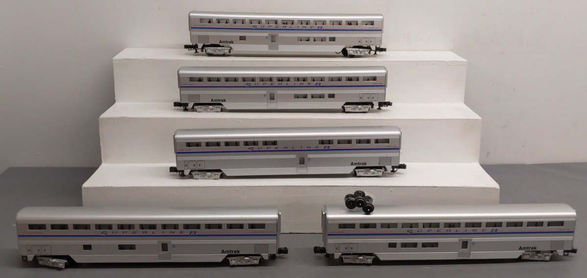 Williams Reproductions O Gauge Superliner Amtrak Passenger Cars [5]