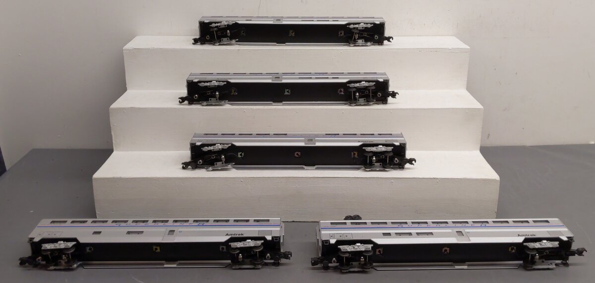 Williams Reproductions O Gauge Superliner Amtrak Passenger Cars [5]