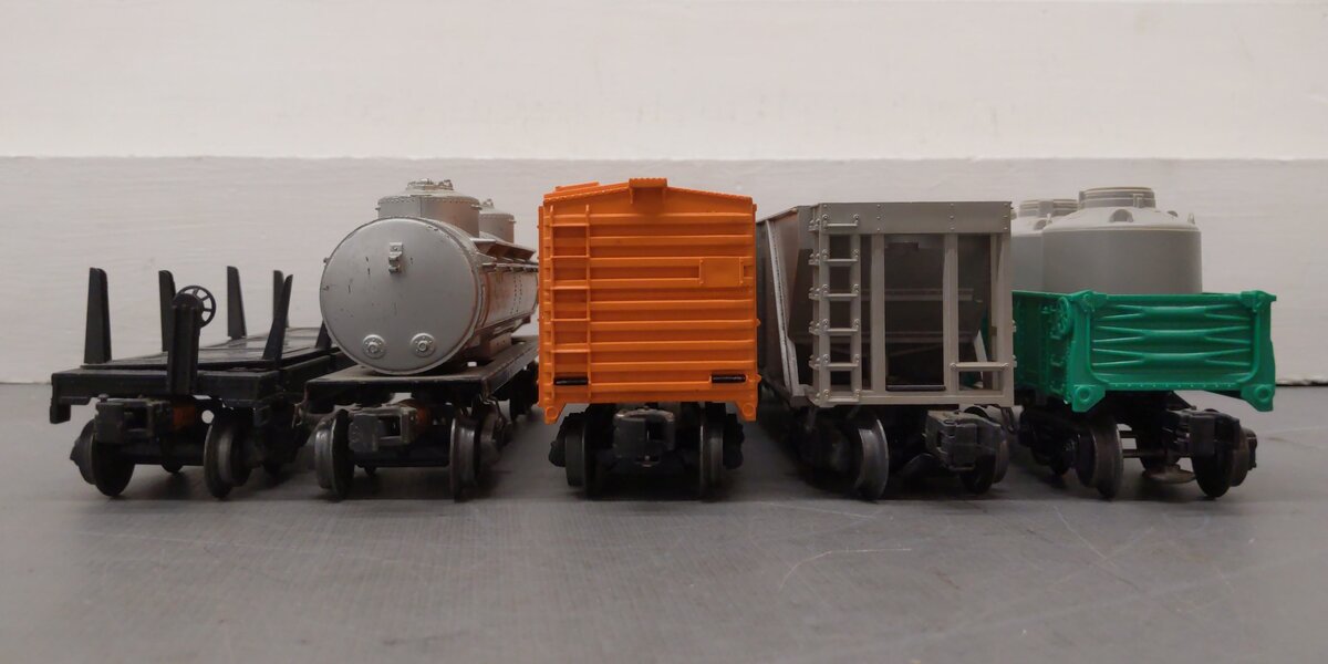 Lionel Vintage O Freight Cars: 2465, 6142, 6352, 6446-25, 3451 [5] EX