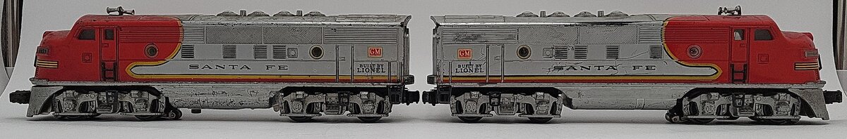 Lionel 2333 Vintage O Santa Fe F3 AA Diesel Set VG