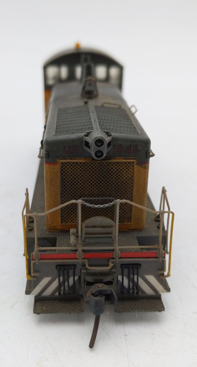Life Like  HO Scale Weathered BTRV Diesel Locomotive #1846