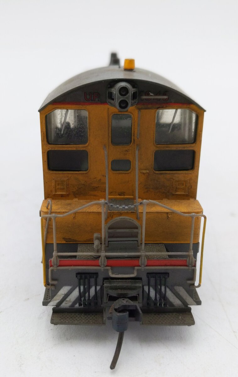 Life Like  HO Scale Weathered BTRV Diesel Locomotive #1846