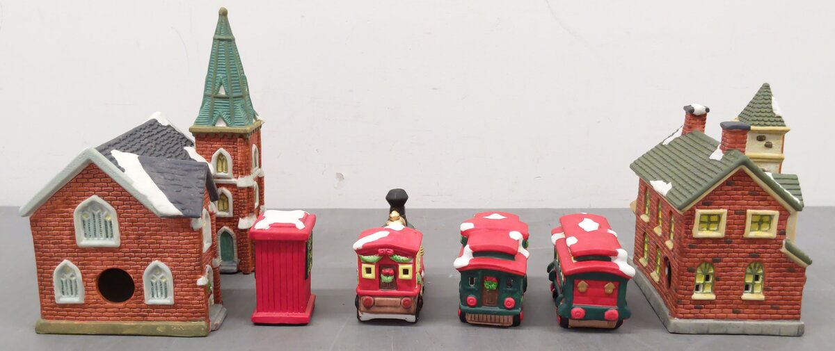 Greenbrier International Winter Village "Hollystone Train Station" Set EX