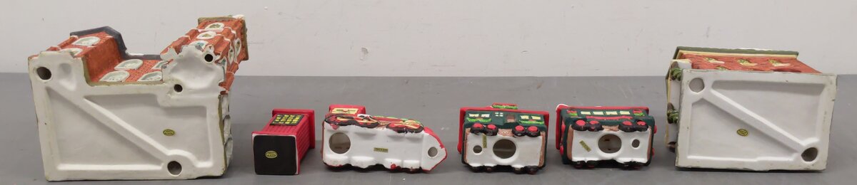 Greenbrier International Winter Village "Hollystone Train Station" Set EX
