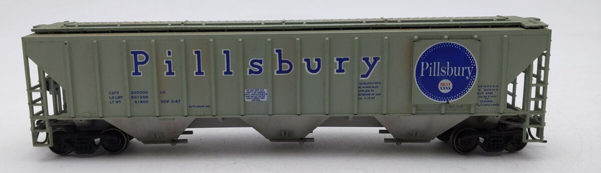 Walthers  HO Scale 39' Pillsbury 3 Bay Covered Hopper Weathered