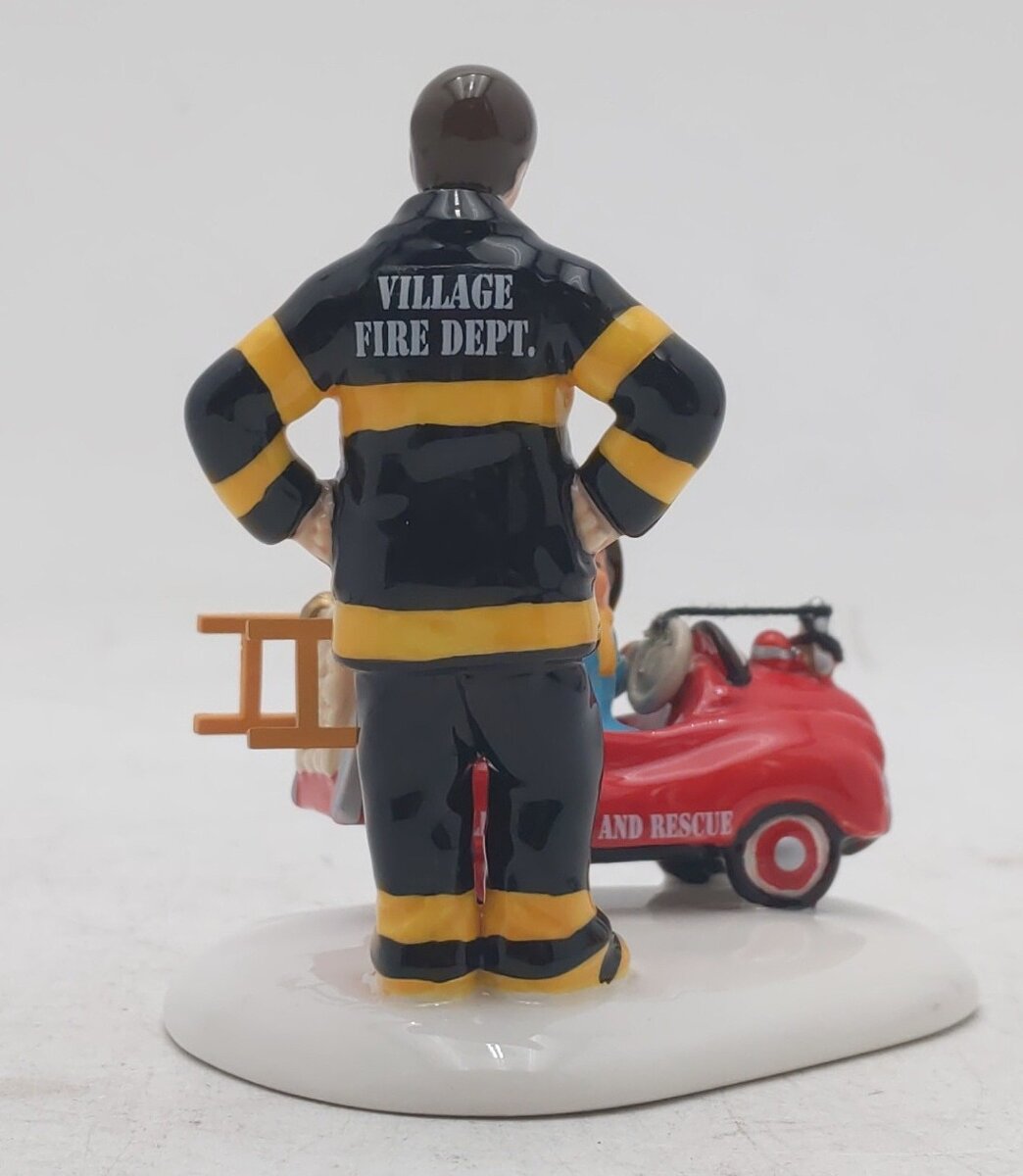 Dept 56 4020222 Snow village "future firefighter" EX/Box