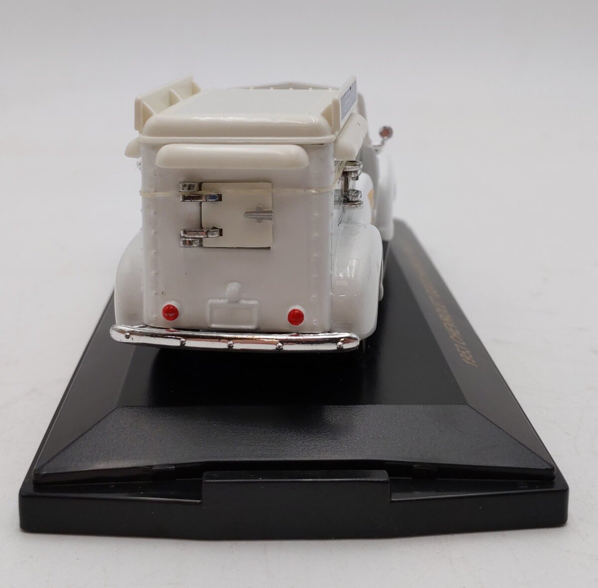 Road Champs 48230 1:43 Classic Scenes Ice Cream Truck NIB
