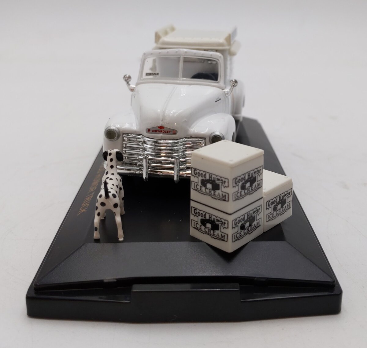 Road Champs 48230 1:43 Classic Scenes Ice Cream Truck NIB