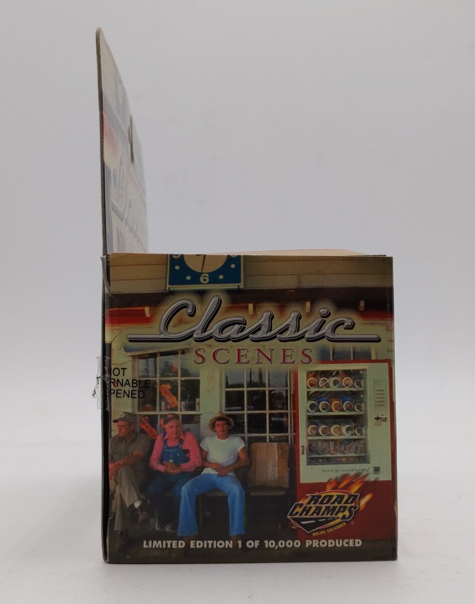 Road Champs 48230 1:43 Classic Scenes Ice Cream Truck NIB