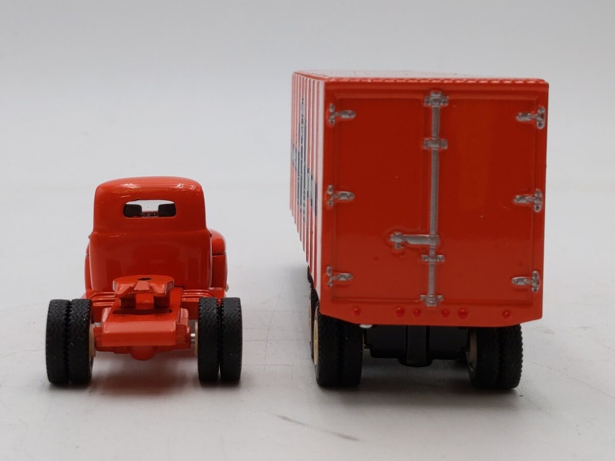 AHL L55402 1:64 Genuine Ford PartsTractor W/Trailer NIB