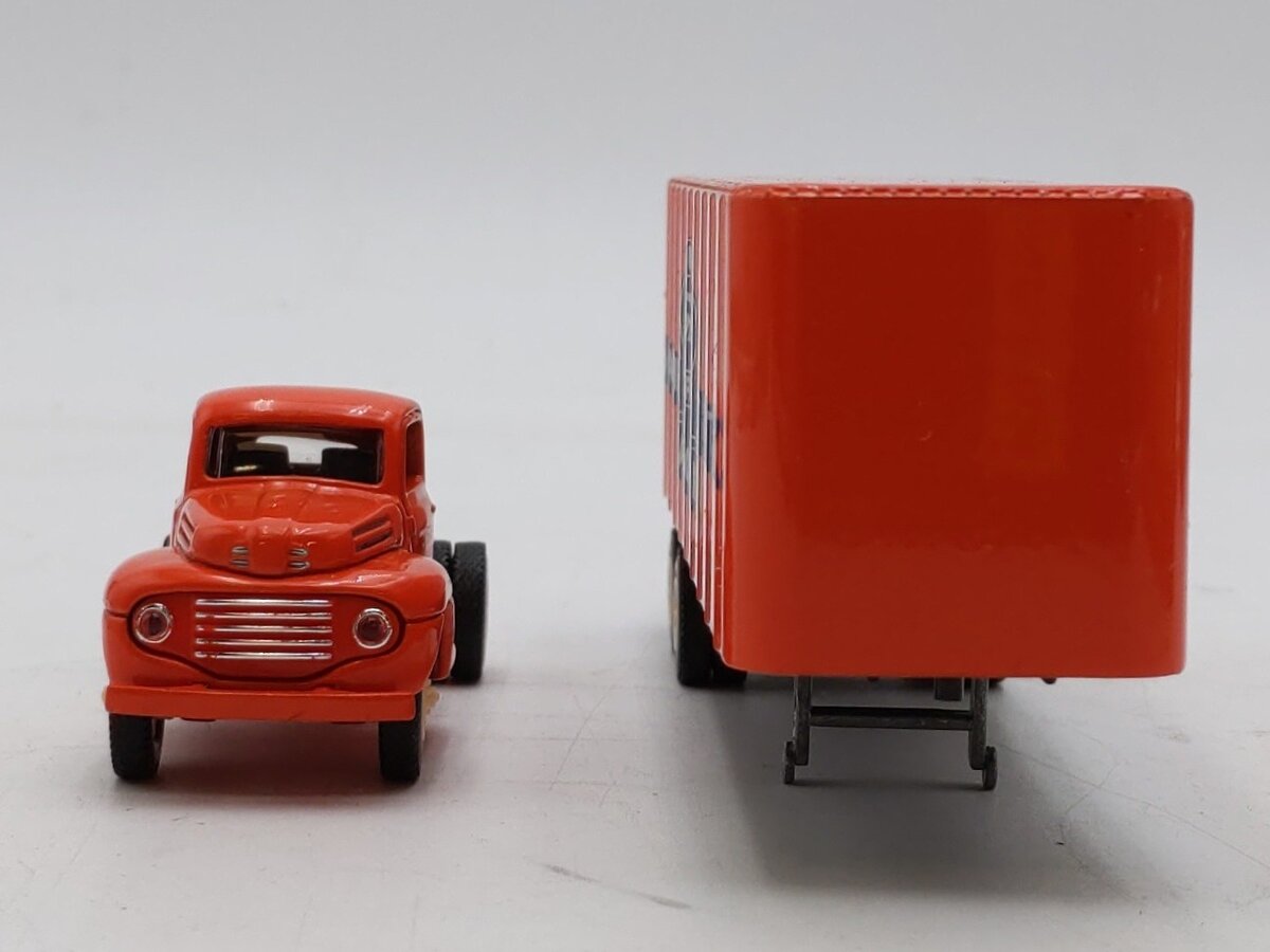 AHL L55402 1:64 Genuine Ford PartsTractor W/Trailer NIB