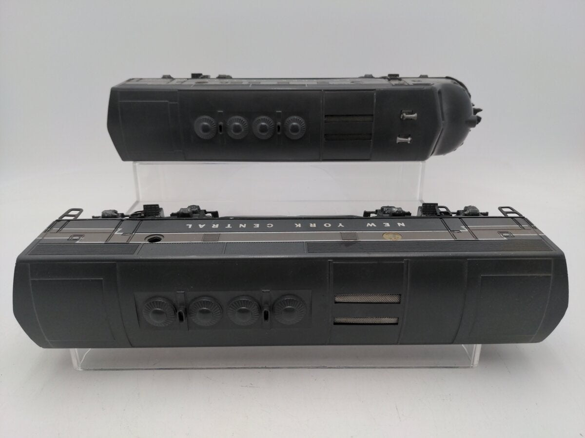 Lionel 2333 Vintage O Gauge New York Central F3 AB Diesel Locomotive Set VG