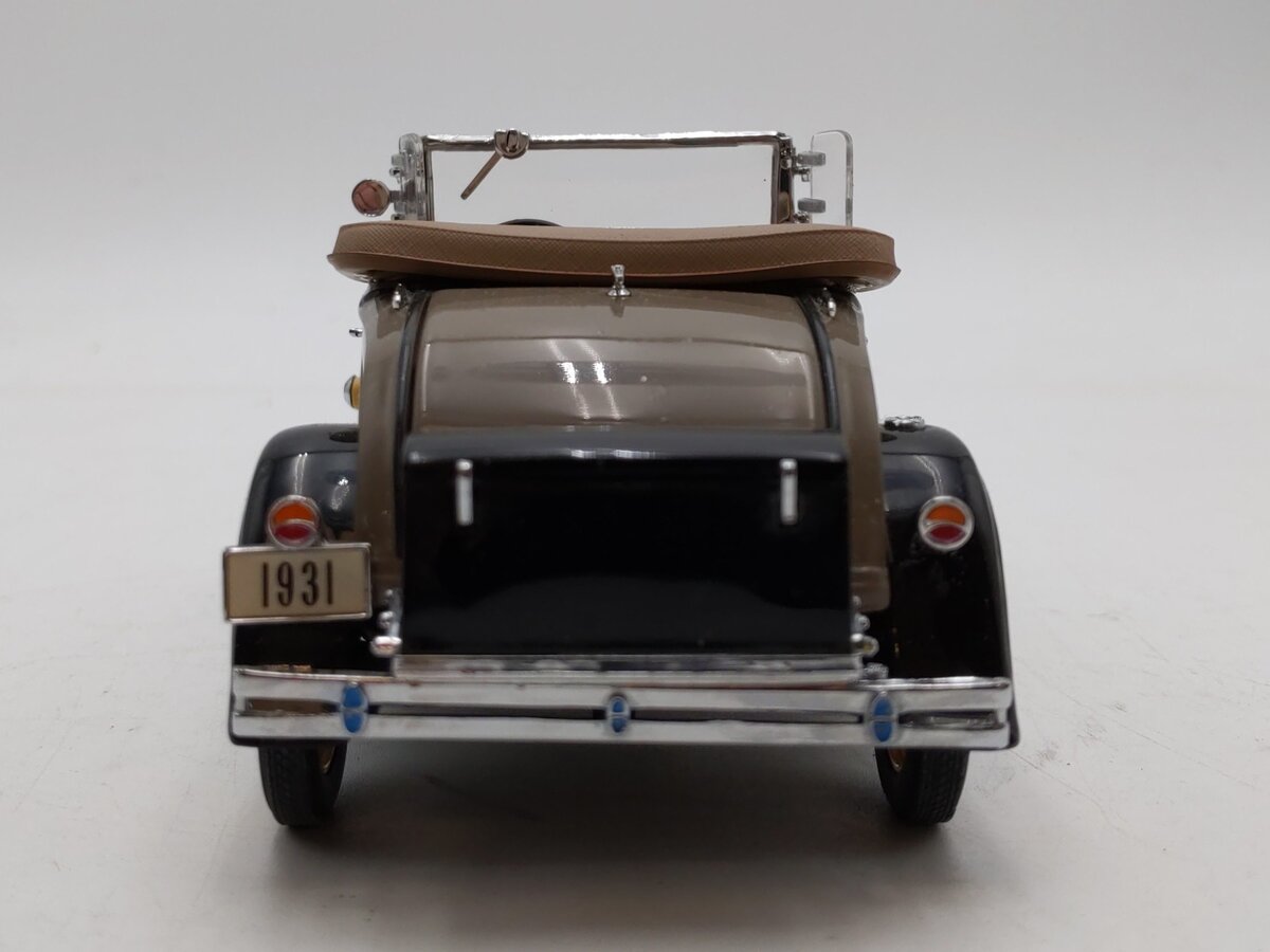 Danbury Mint 1:24 Scale 1931 Ford Model A Deluxe Roadster NIB