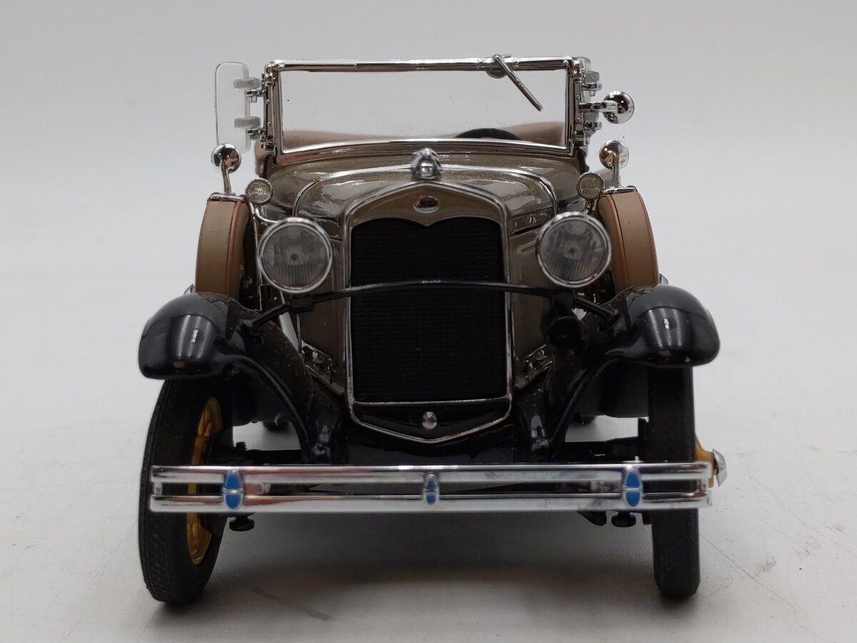 Danbury Mint 1:24 Scale 1931 Ford Model A Deluxe Roadster NIB