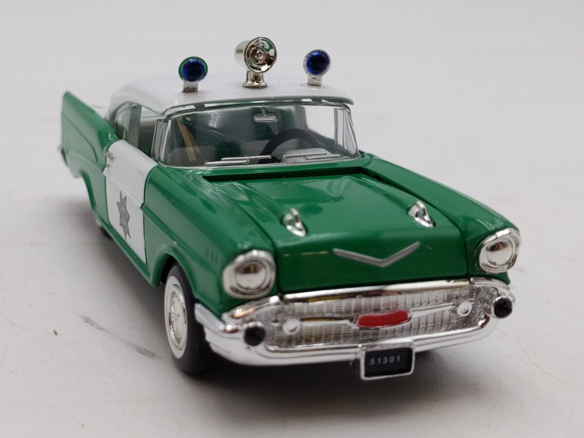 Corgi Classics 1:43 Scale 51301 San Diego Chevrolet Sheriff's Car NIB