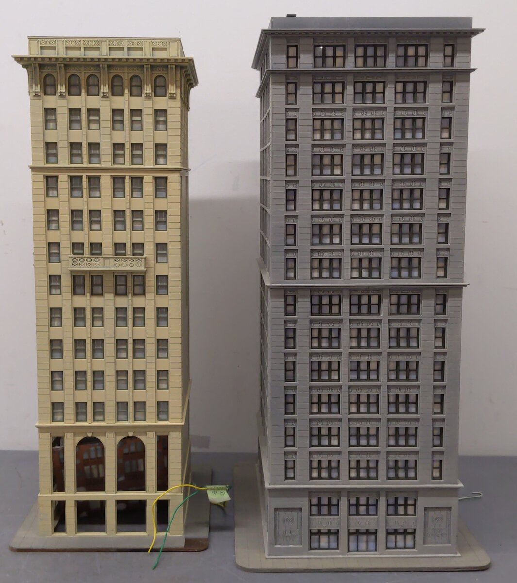O Gauge Assorted Tall Buildings [2] VG