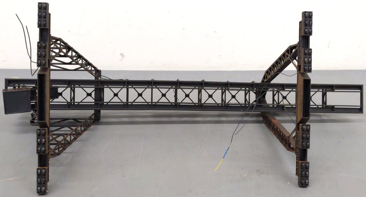 Walthers 933-2906 HO Cornerstone Series Bridge Crane Building Kit - Assembled