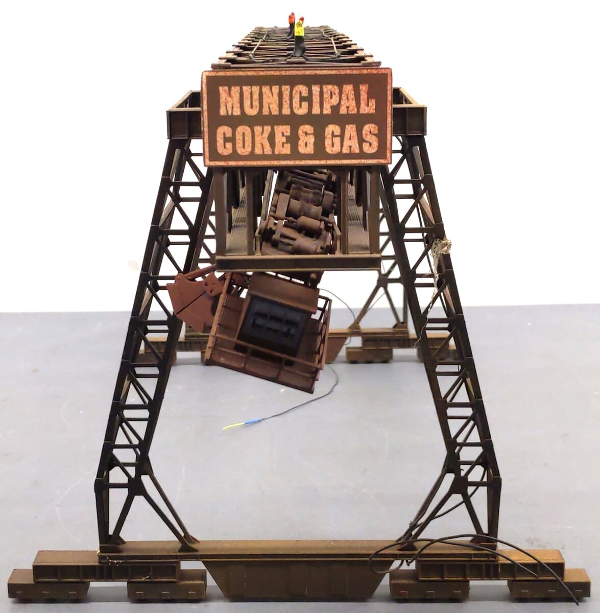 Walthers 933-2906 HO Cornerstone Series Bridge Crane Building Kit - Assembled
