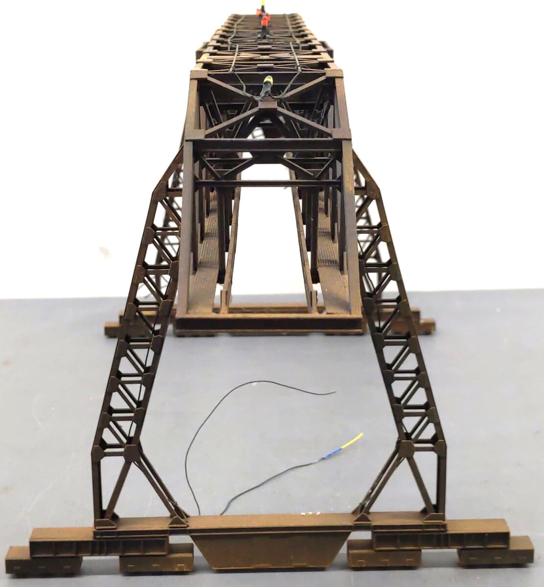 Walthers 933-2906 HO Cornerstone Series Bridge Crane Building Kit - Assembled