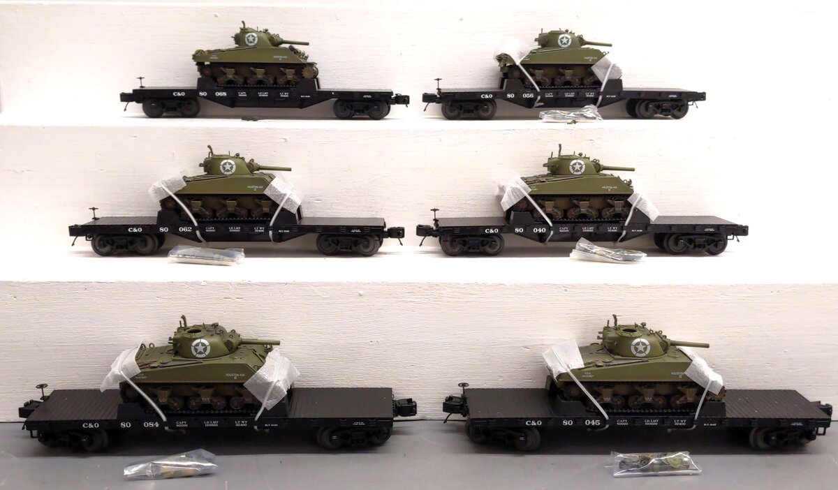 MTH 20-90546 O Gauge C&O 50-Ton 41' Wood Flat Car w/ Sherman Tank 6-Car Set EX/Box