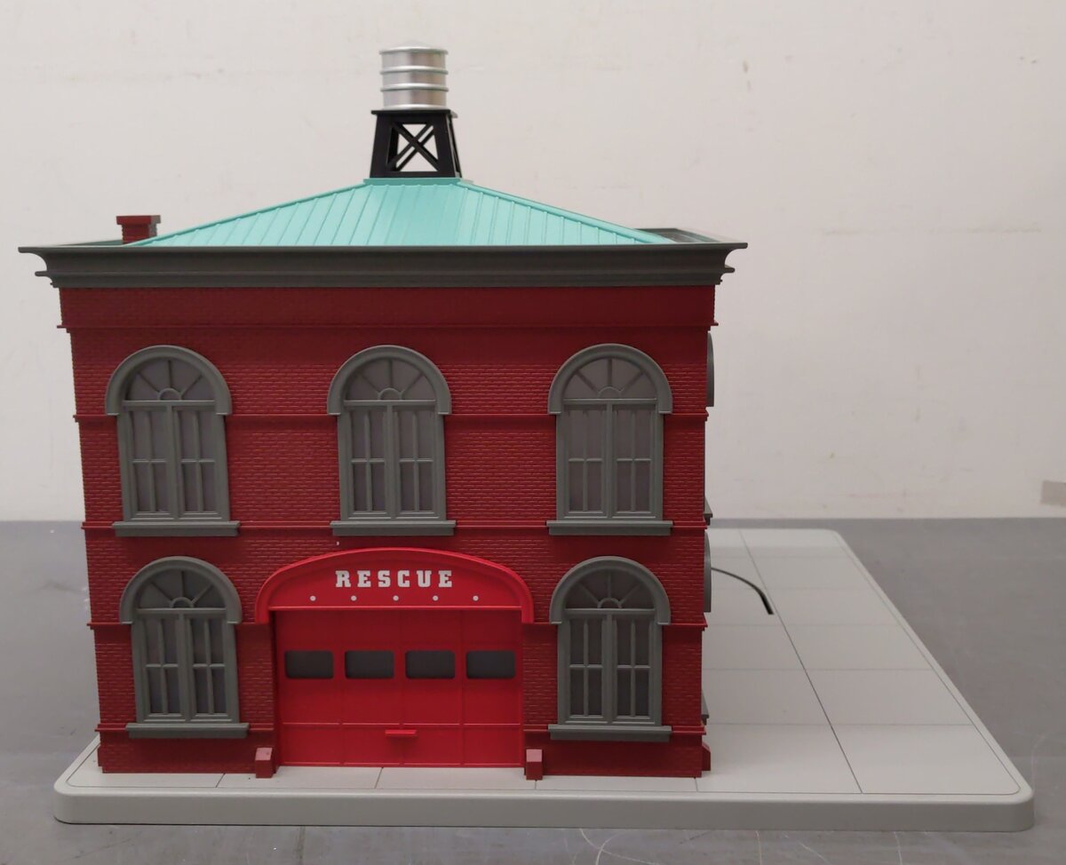 MTH 30-9157 Engine Company 49 Operating Firehouse w/ Red Fire Truck VG/Box