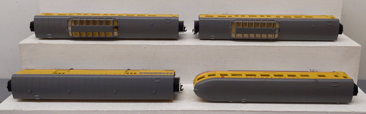 MTH 30-68248 O Union Pacific 60' Streamlined Passenger Car Set (4) LN/Box